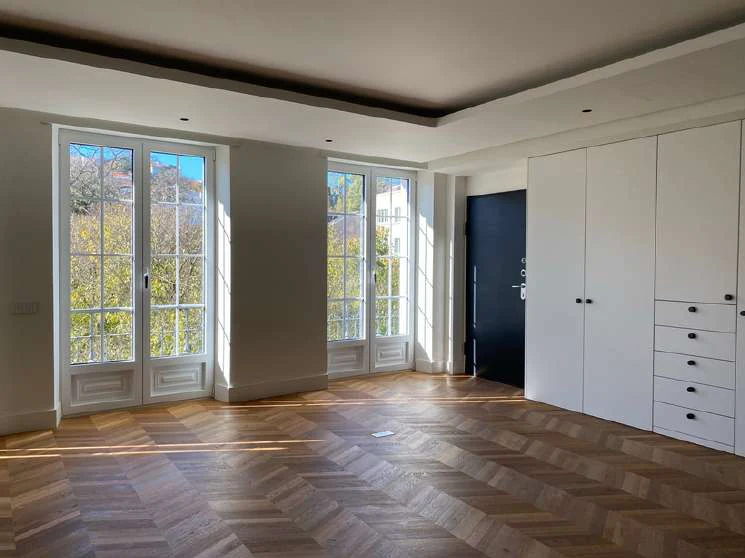 Praça da Alegria — Participação no projeto de licenciamento de um edifício histórico situado no centro de Lisboa. Imagem do portfólio, página 24.